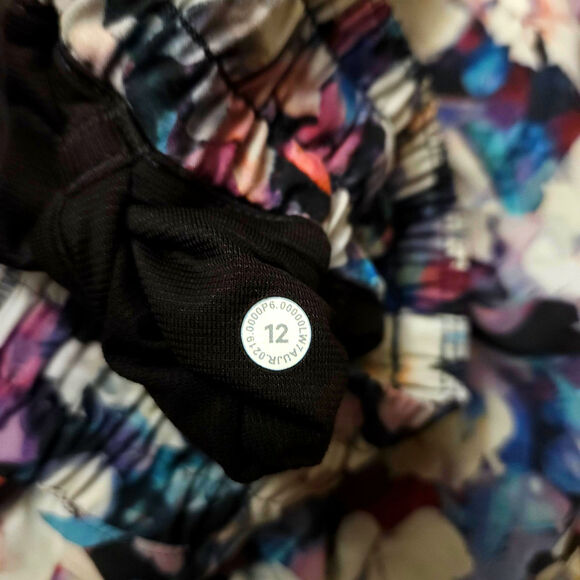 lululemon athletica Hotty Hot Short II *2.5" - Picture 6 of 7